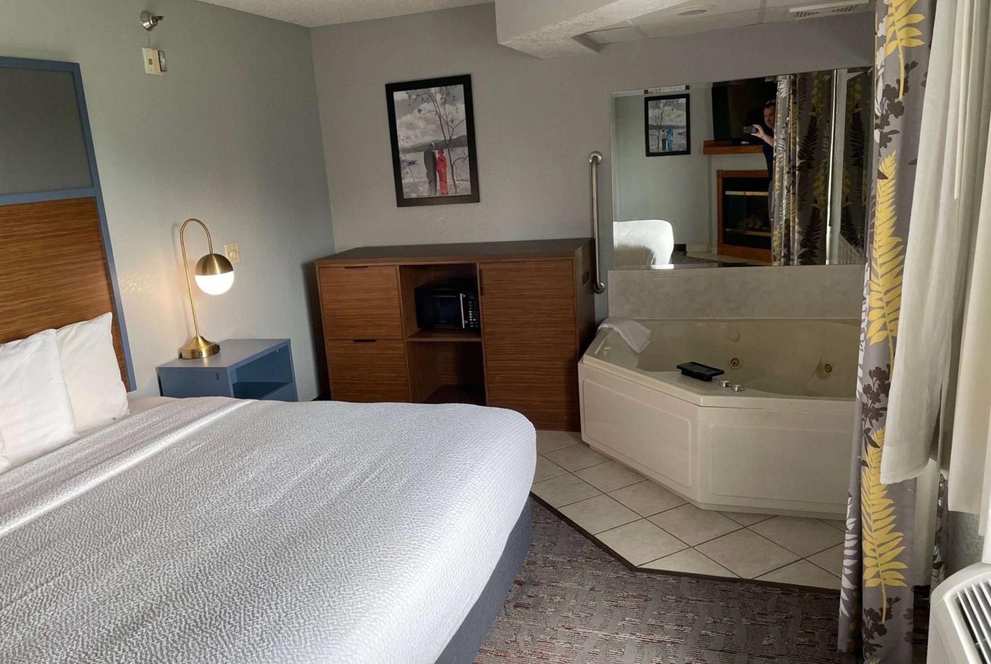 AmericInn by Wyndham Ankeny/Des Moines Extérieur photo