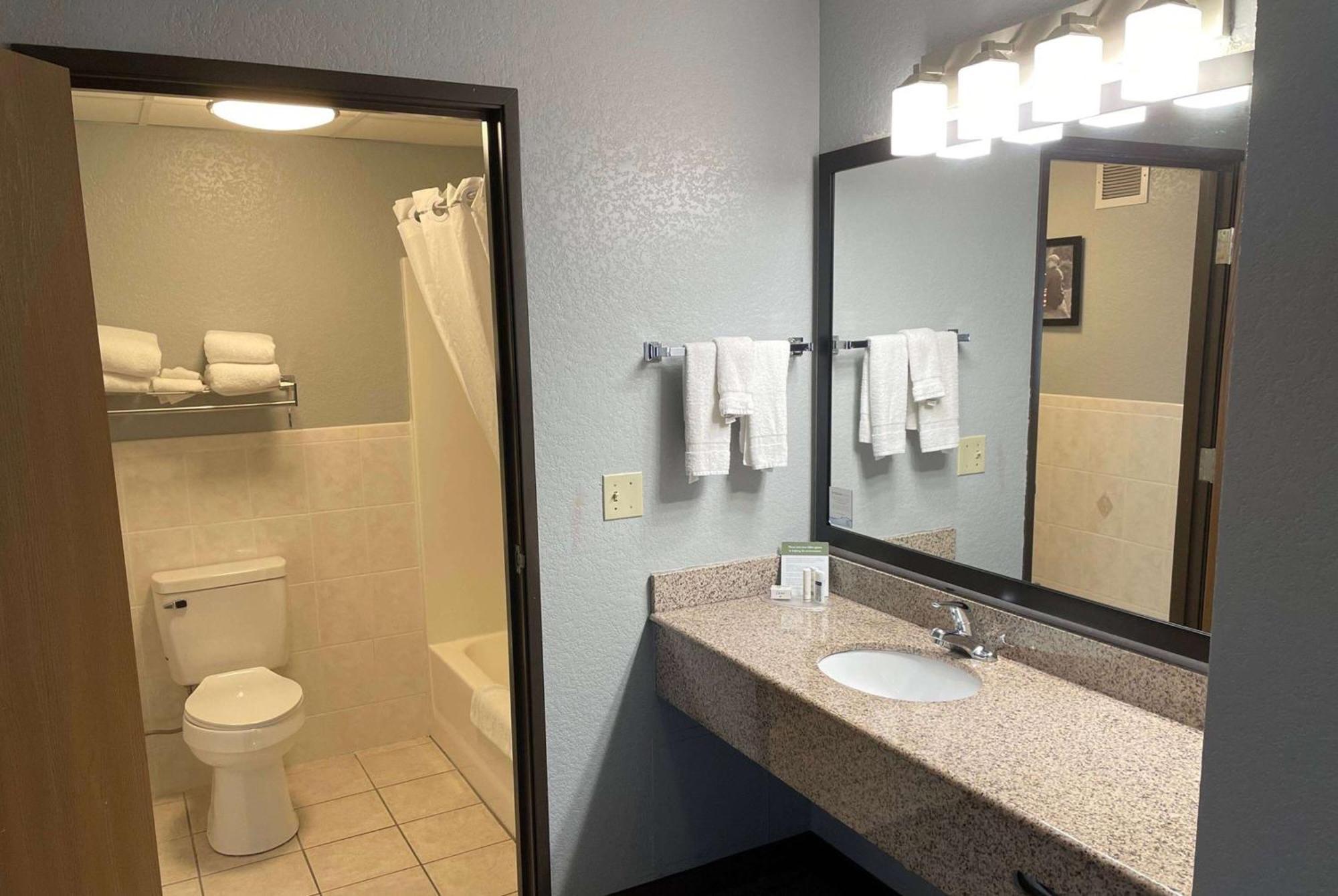 AmericInn by Wyndham Ankeny/Des Moines Extérieur photo